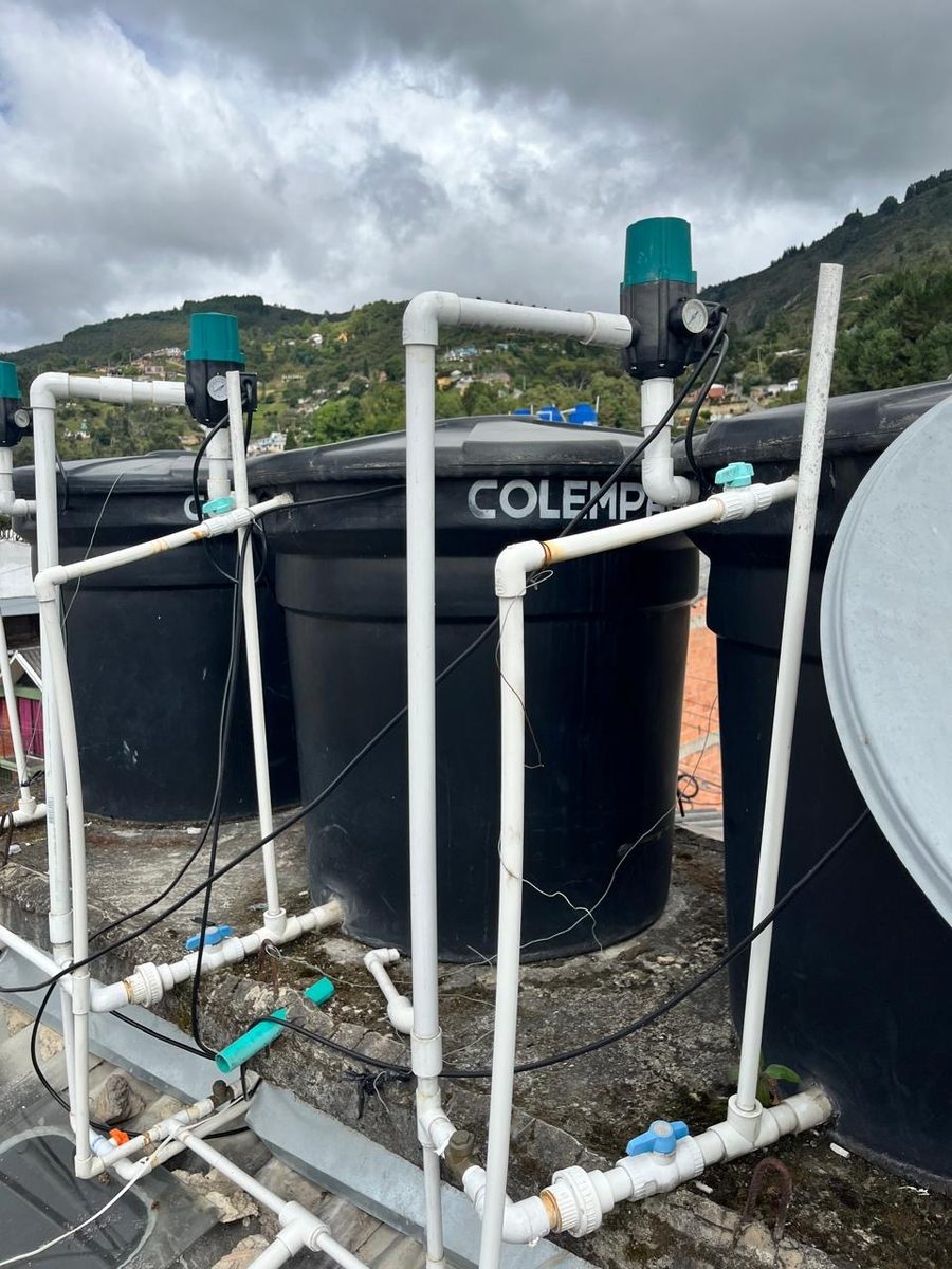 Presurizadores instalados en tanques de vivienda